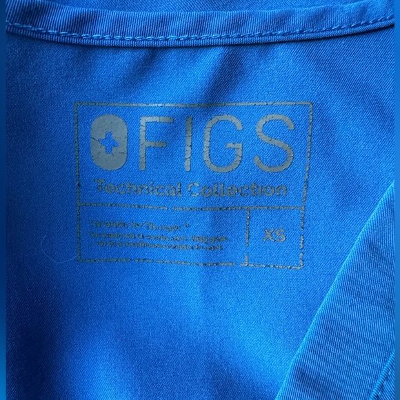 FIGS Casma three pocket scrub top bundle - Picture 3 of 4